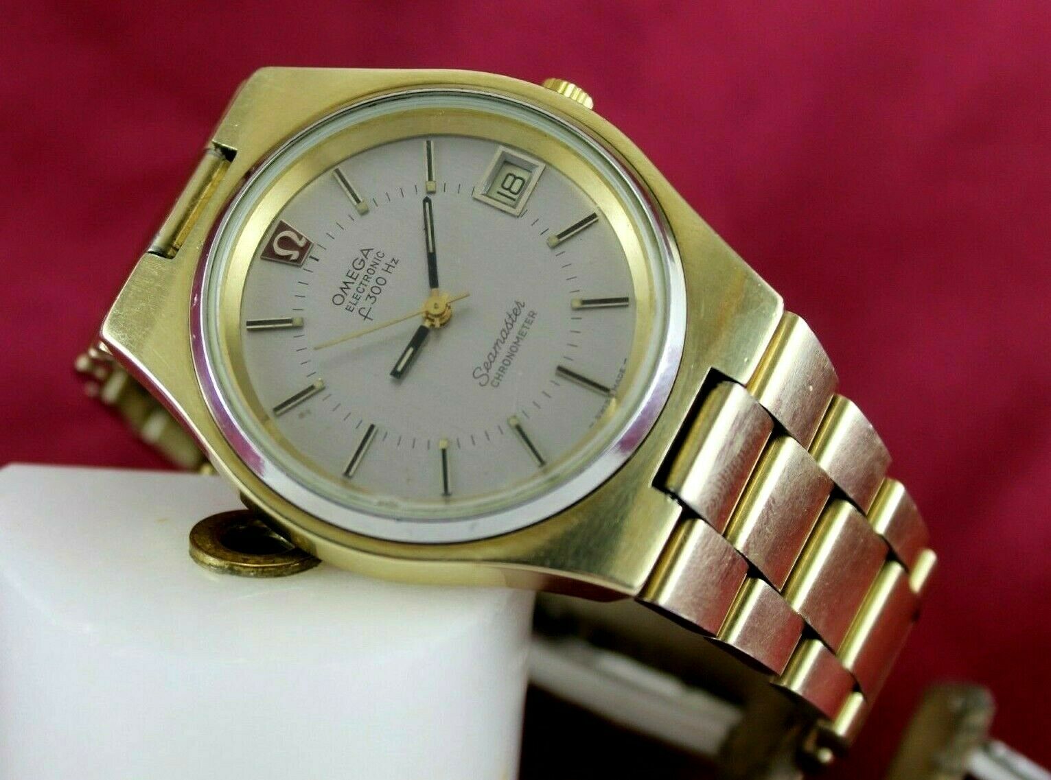 Omega seamaster sales electronic f300hz