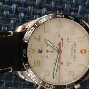 new time　 Victorinox Fieldforce Chronograph Quartz White Dial Men's