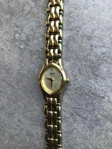 Seiko Womens Vintage V400-5588 RO Oval Stainless Steel Watch