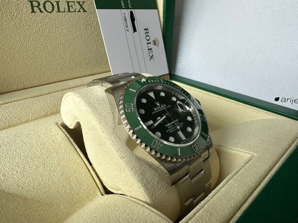 35559: Rolex Submariner Hulk, Ref. 116610LV, 2019 Full Set