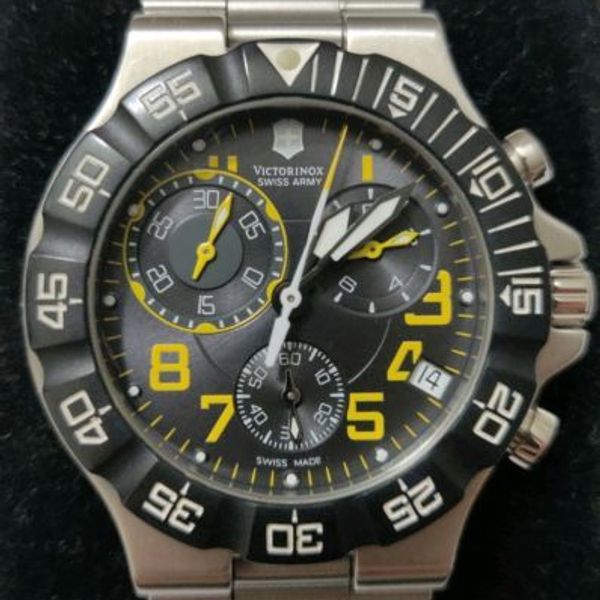 Victorinox 241409 Swiss Army Men's Summit XLT Chronograph Watch