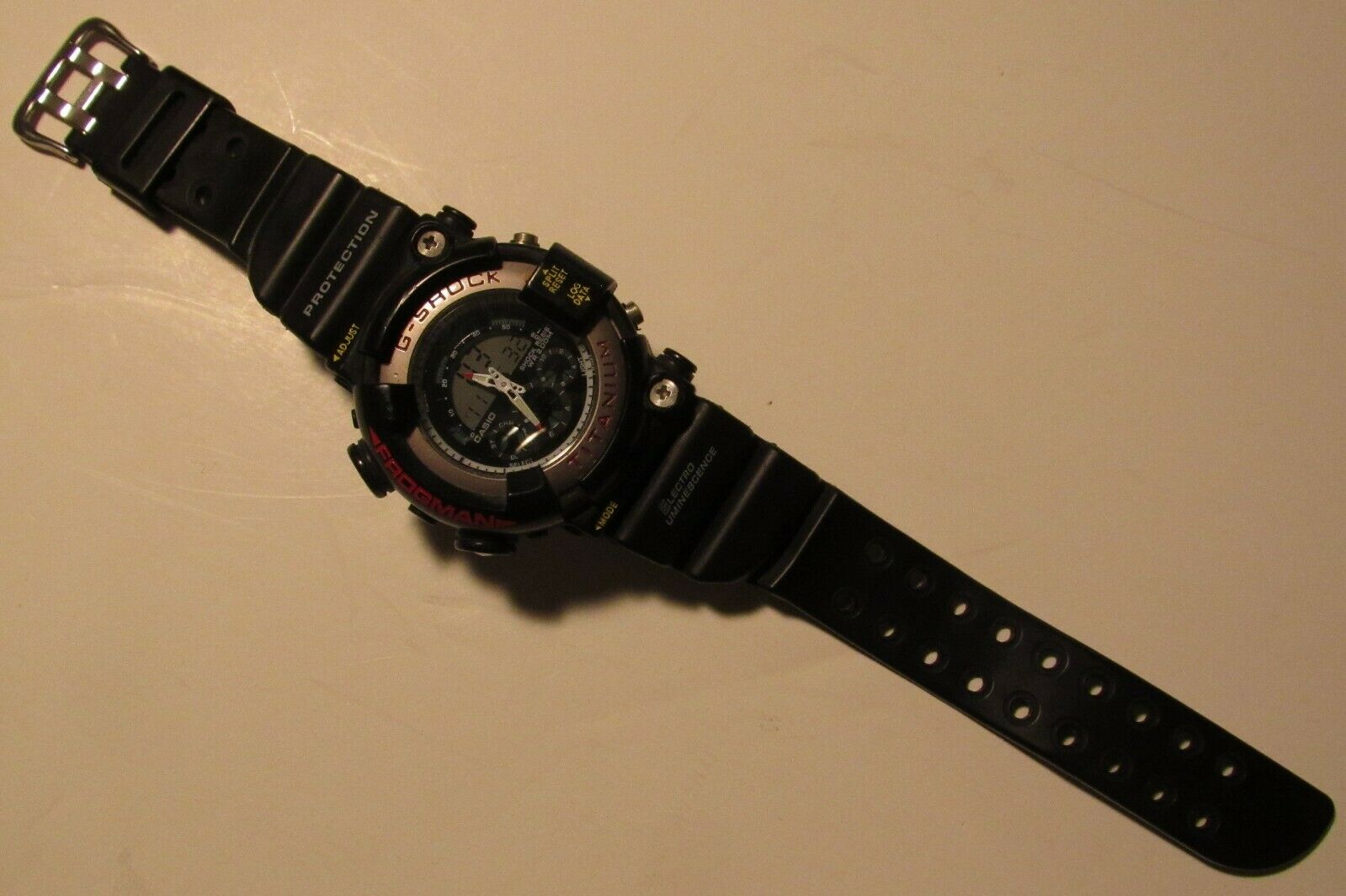 CASIO G-SHOCK Frogman Titanium DW-8200 1294 (906582 CASIO G-SHOCK Frogman Titanium DW-8200 1294 (906582