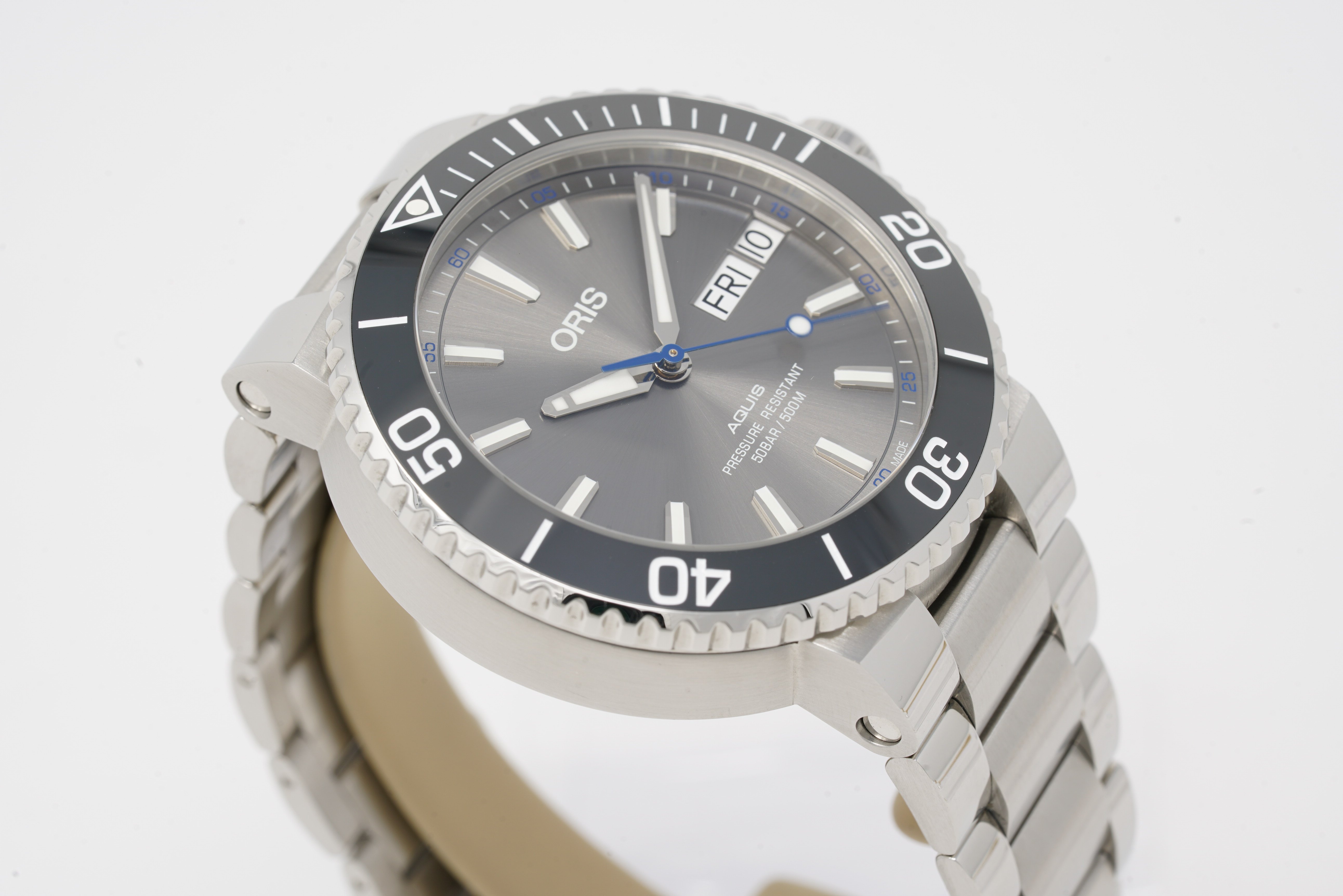 Oris Aquis Date Hammerhead Limited Edition 75277334183