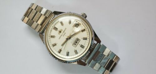 Vintage Weekly Orient AAA Swimmer 89602-040 Day-Date 19 Jewels