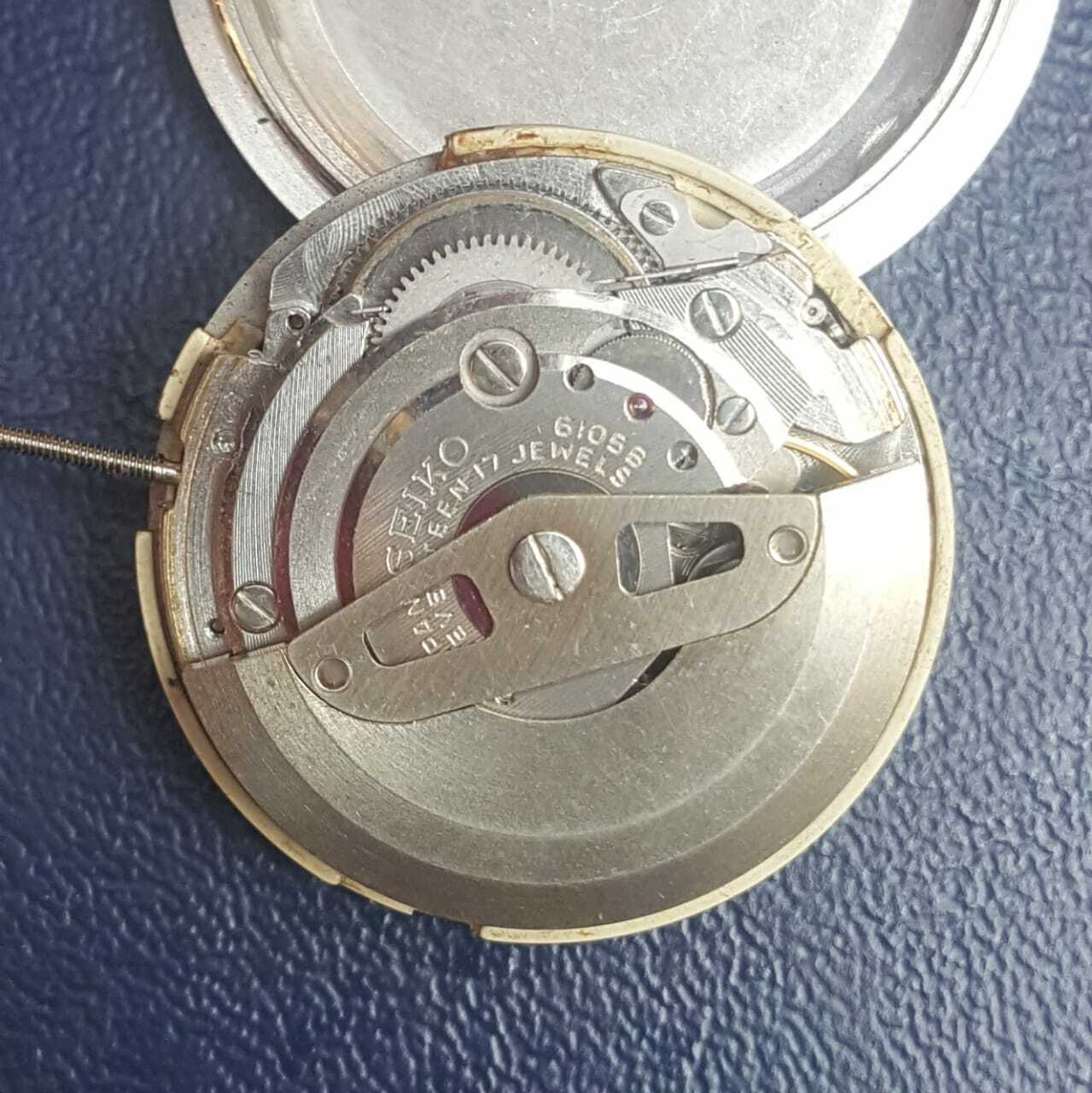 SEIKO 6105 8110 6105 B HAKING movement and CASE BACK only