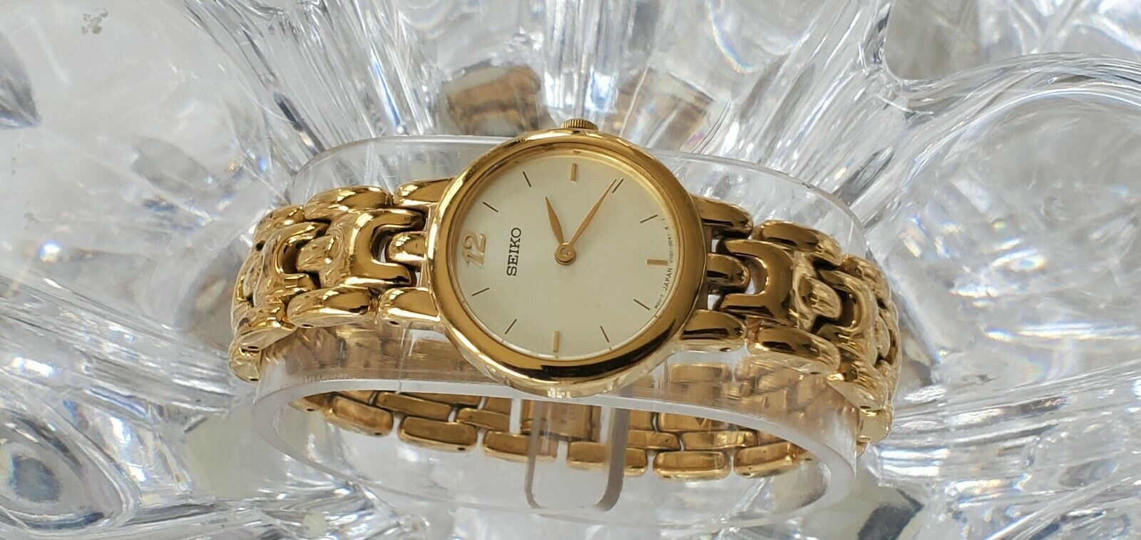 Seiko Gold-Tone Silver Dial Womens Watch V700-6389 Nice