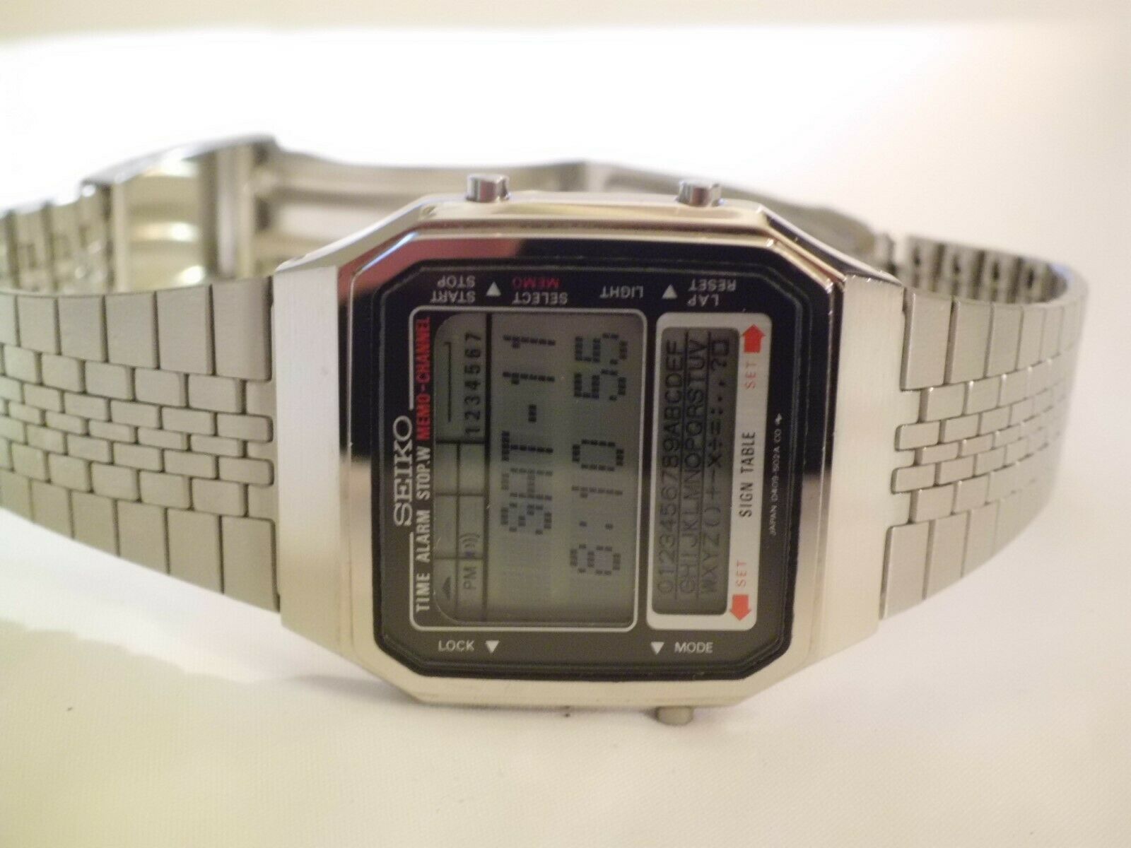RARE Seiko D409-5010 Memory Data Bank Digital Collectible Watch 