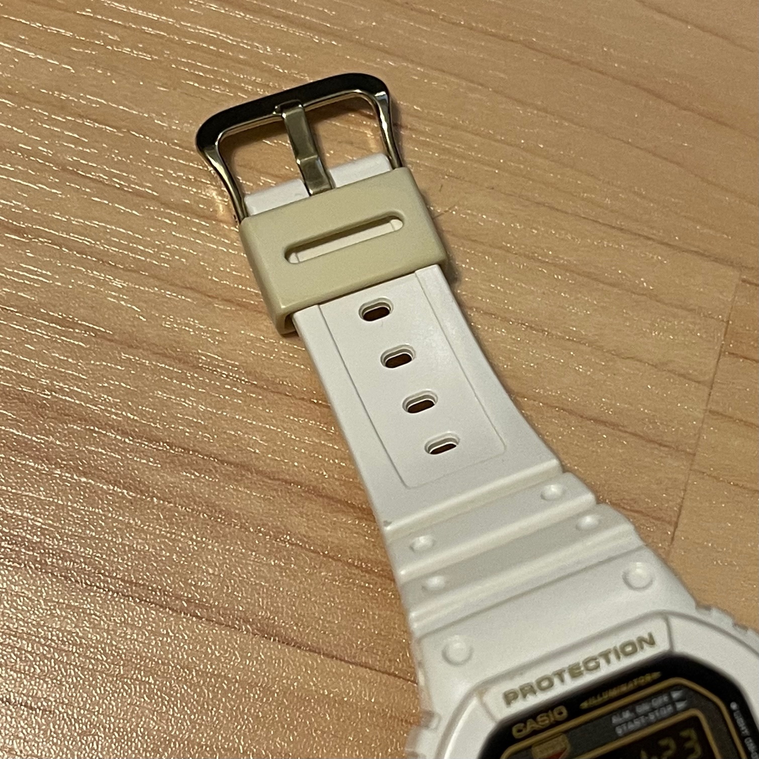 WTS] Casio G-Shock DW-5025B-7 Rising White 25th Anniversary White