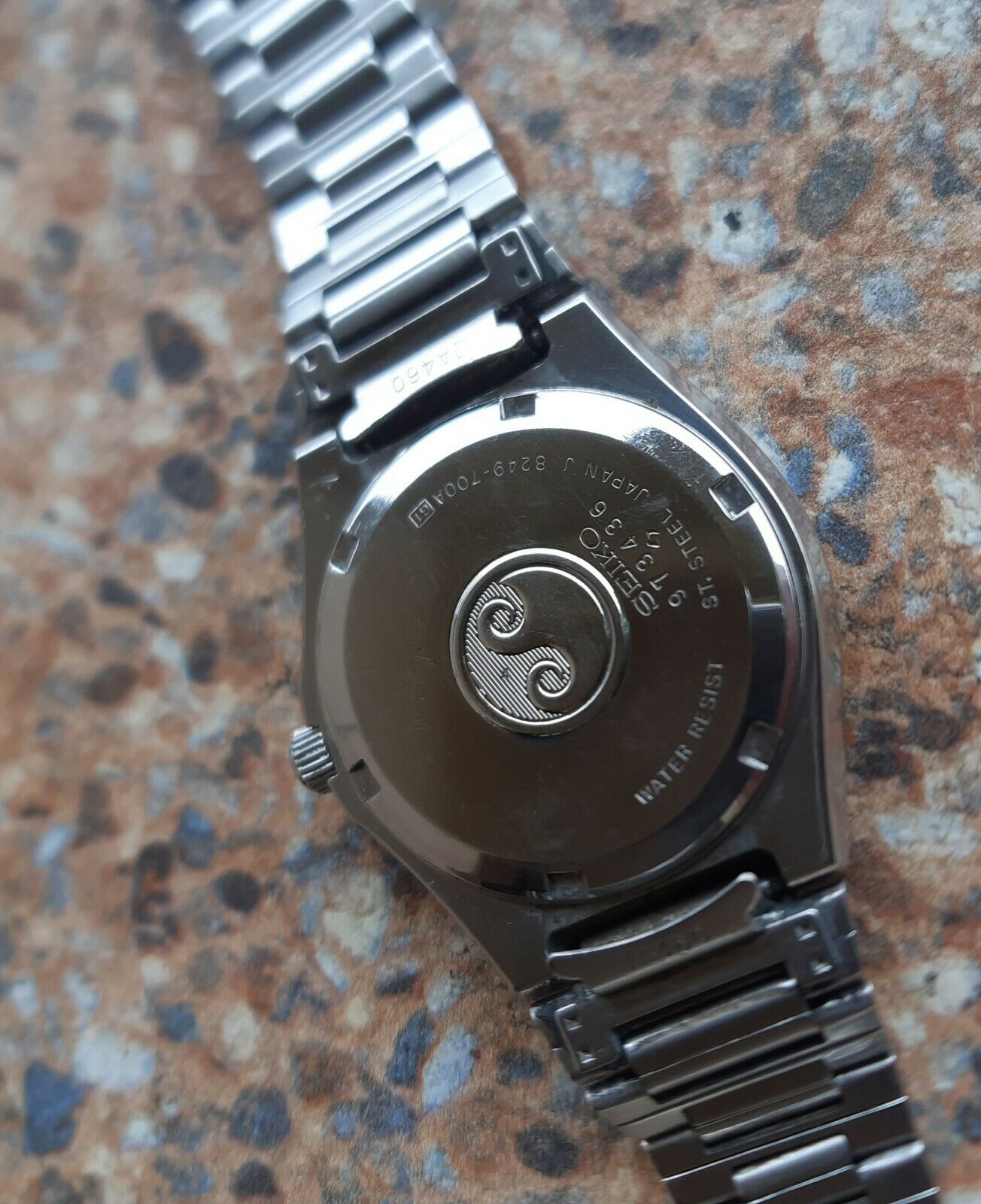 Seiko Silverwave Quartz JDM 8249 700A Kanji Day July 1979 Screw 
