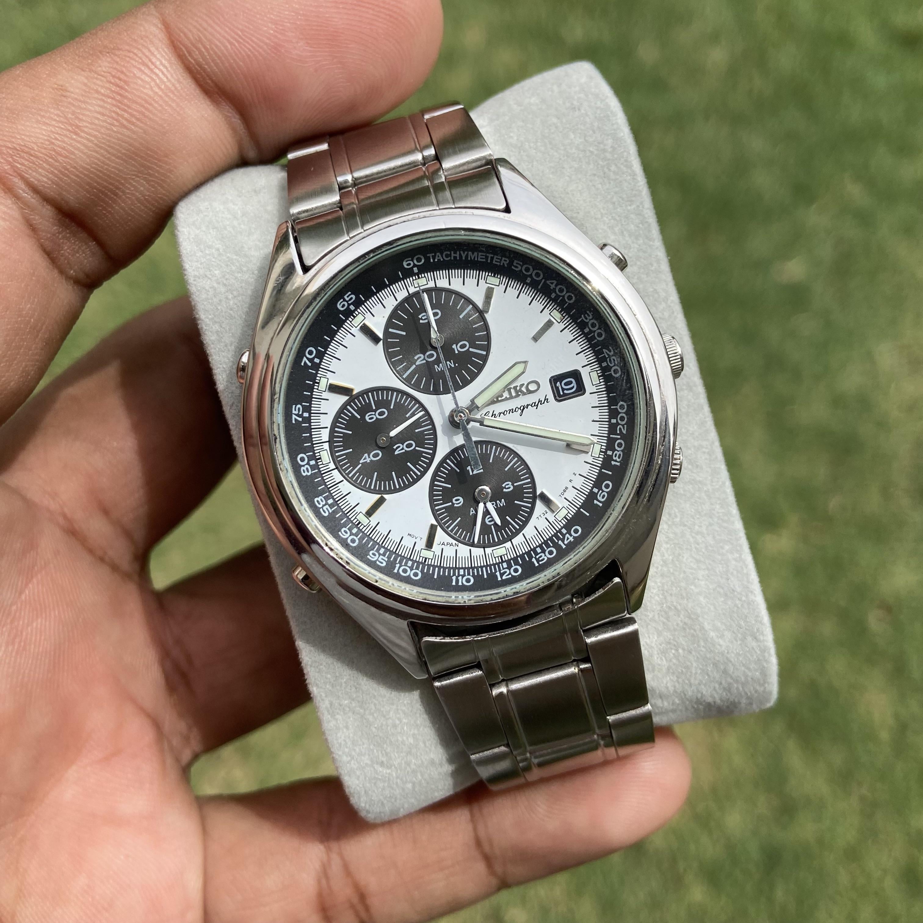 Quartz clearance panda chronograph