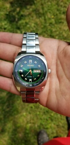 Seiko Men s SNKM97 Analog Display Green Dial Automatic Silver