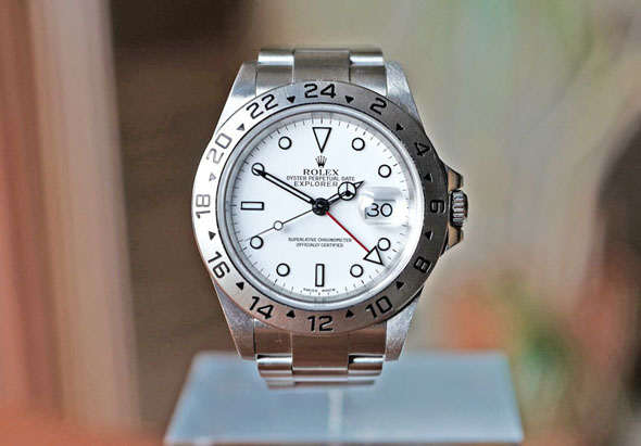 Rolex explorer ii red on sale hand