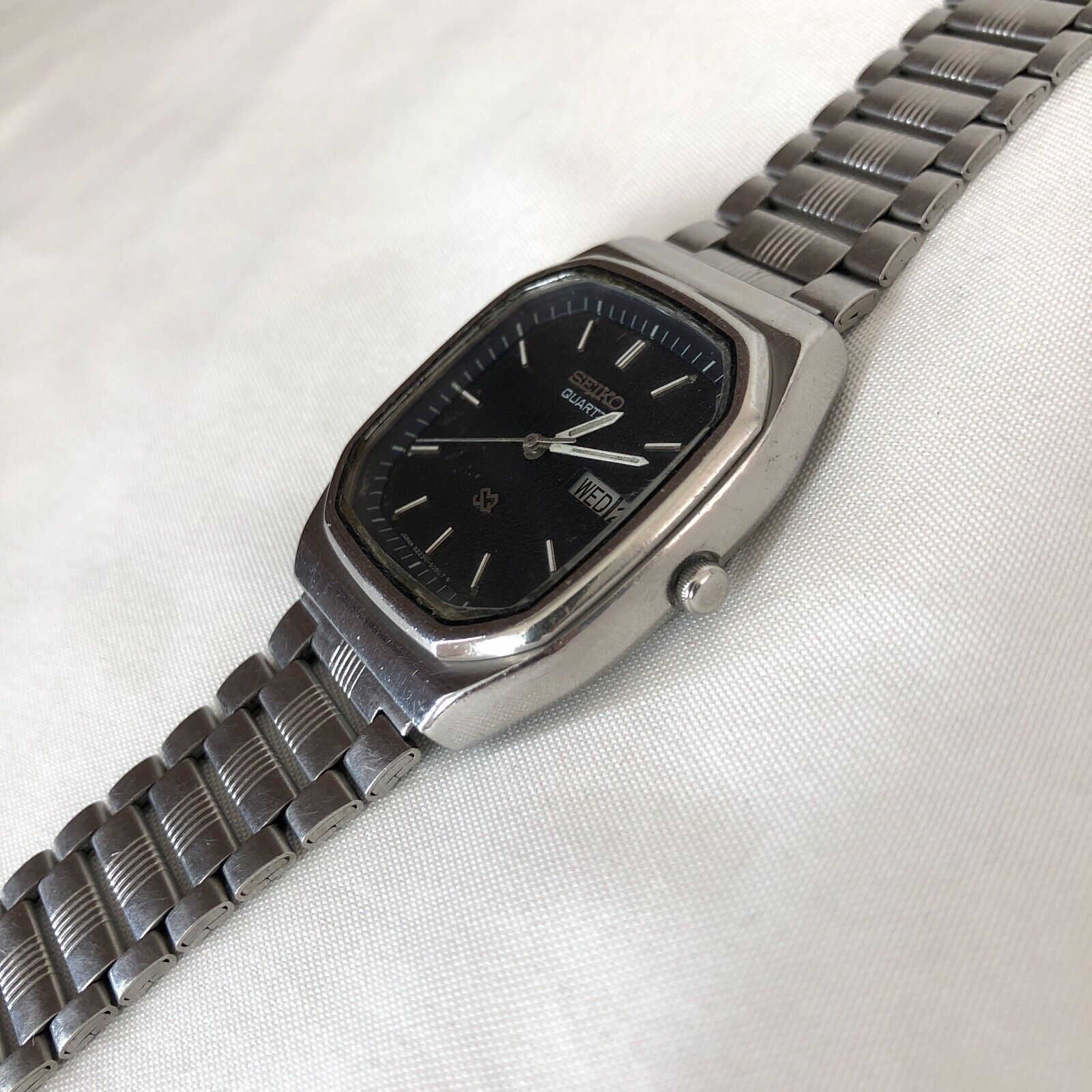 Vintage Seiko SQ Quartz 8223 509A Mens Watch Day Date Black Dial