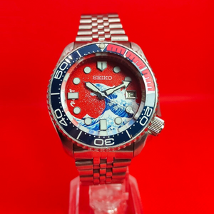 PRE OWNED SEIKO DIVER 7002-7000 GODZILLA RED AUTOMATIC MENS WATCH