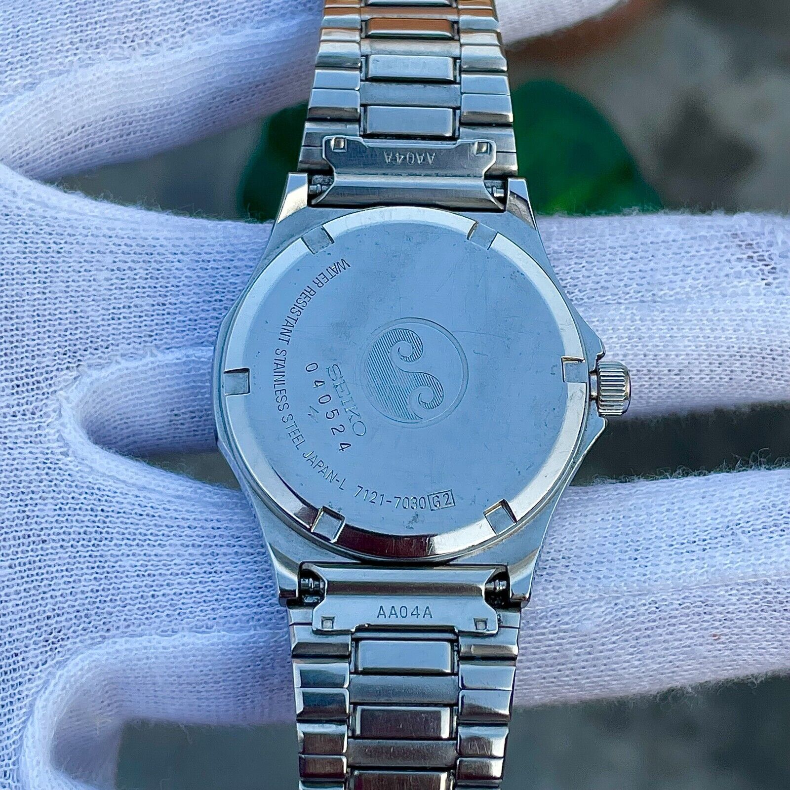 Vintage Seiko Nautilus Style Silver Wave Quartz Men's Watch 7121