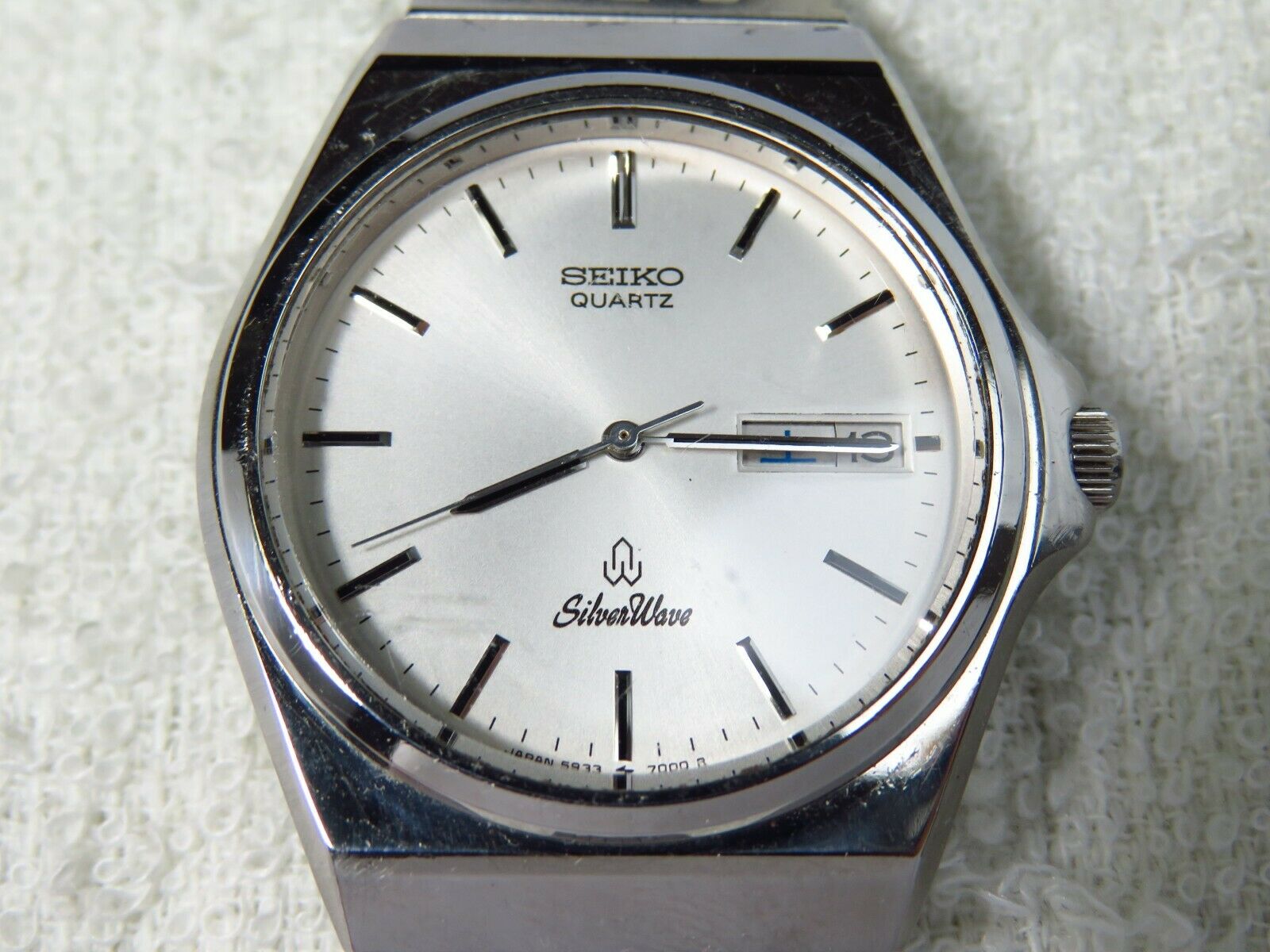 Vintage 1981 SEIKO Silver Wave QUARTZ watch { 5933 - 7000 