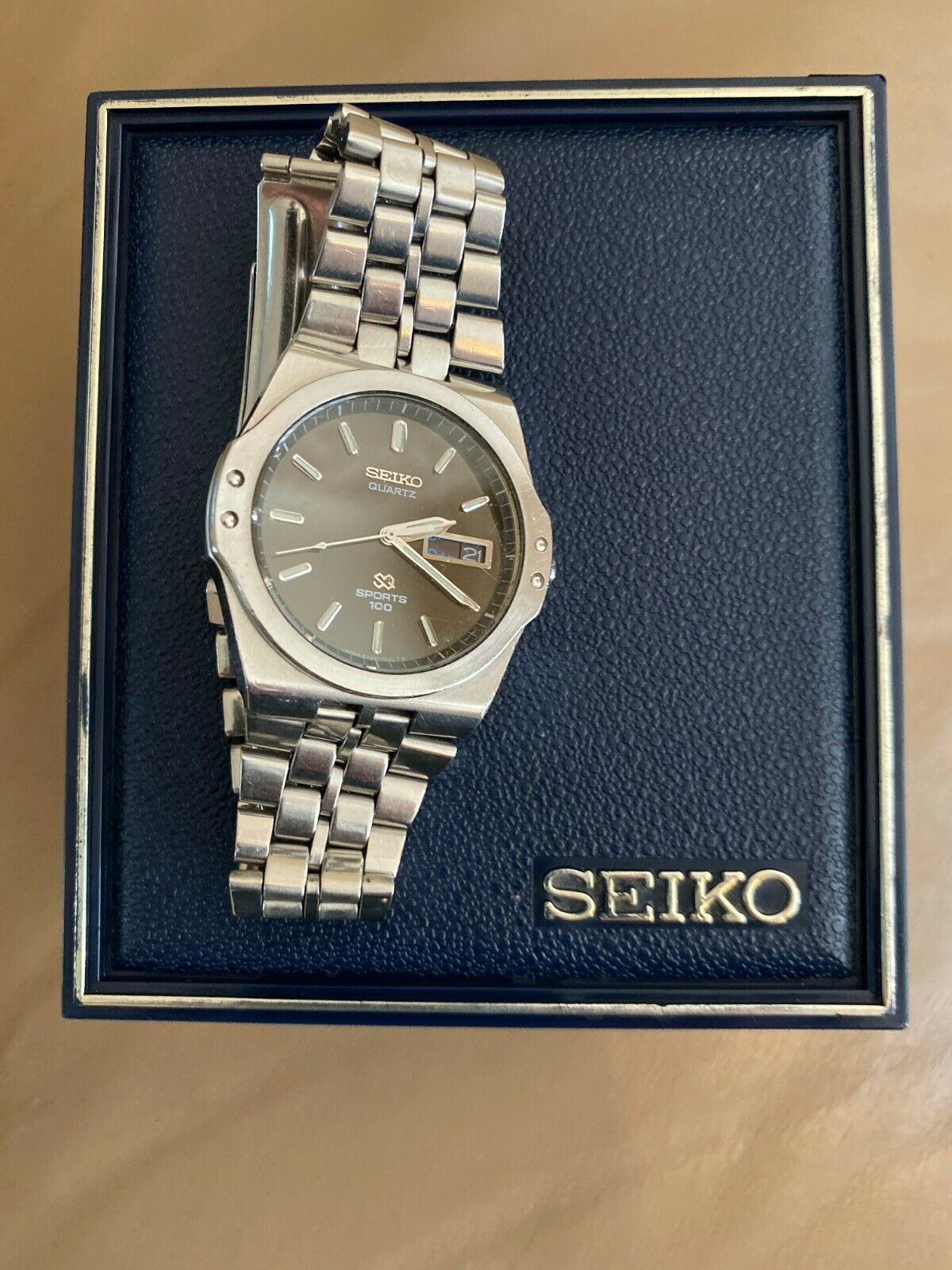 Vintage Seiko SQ Sports 100 Quartz 8229 701A | WatchCharts