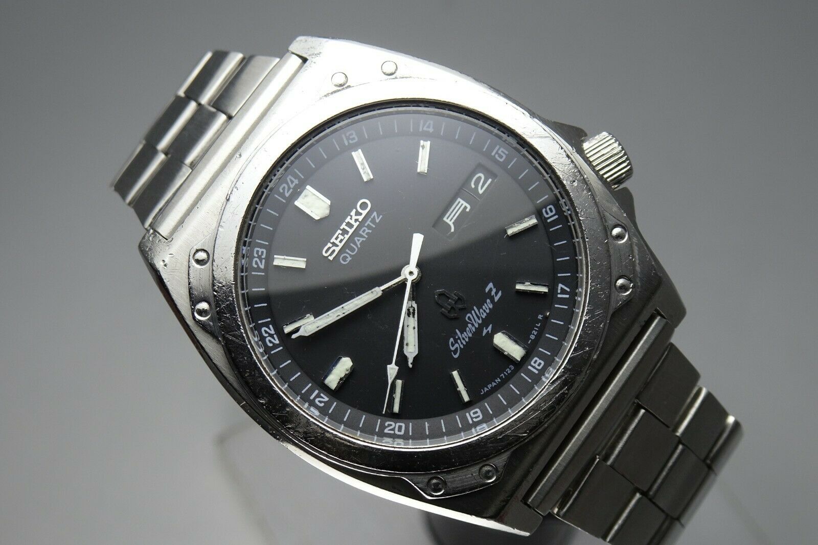 Vintage 1979 JAPAN SEIKO 71 SilverWave Z 7123-8200 2Jewels Quartz