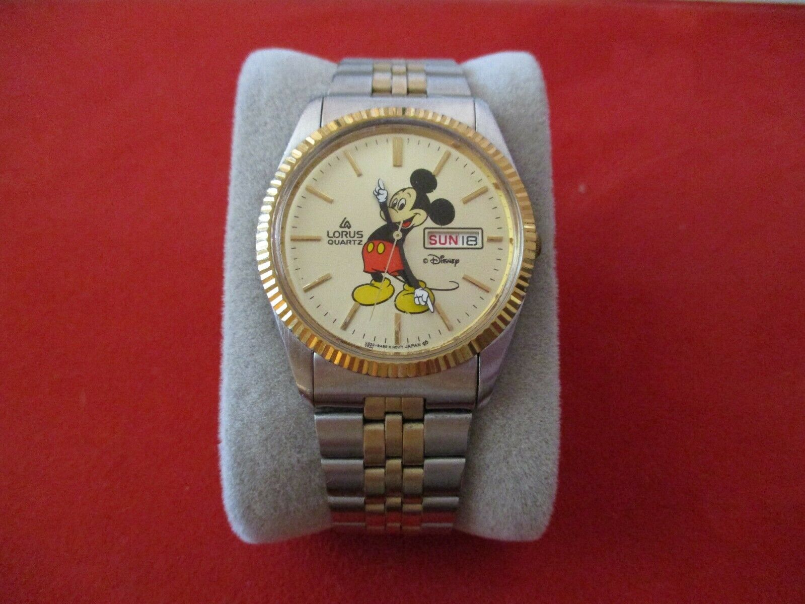 Vintage Disney Lorus (by SEIKO) Mickey Mouse Watch Day/Date V533