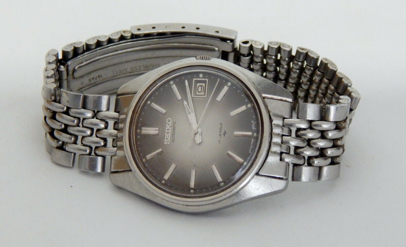 Vintage Seiko 7025-8069 Mens Watch | WatchCharts