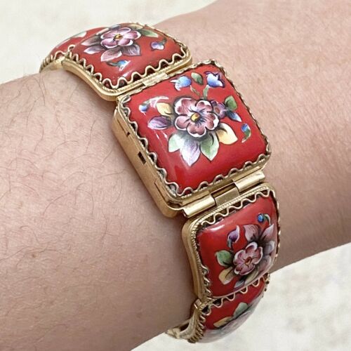 Vintage Russian Chaika Yanka 17 Jewels Watch Bracelet Russian Yanka Ladies 17 Jewel watch with hand decorated  main image 2