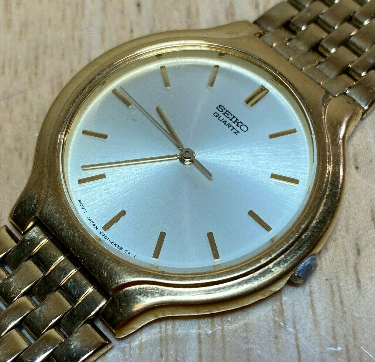 Vintage Seiko V701 6K69 Men Gold Tone Thin Analog Quartz Watch