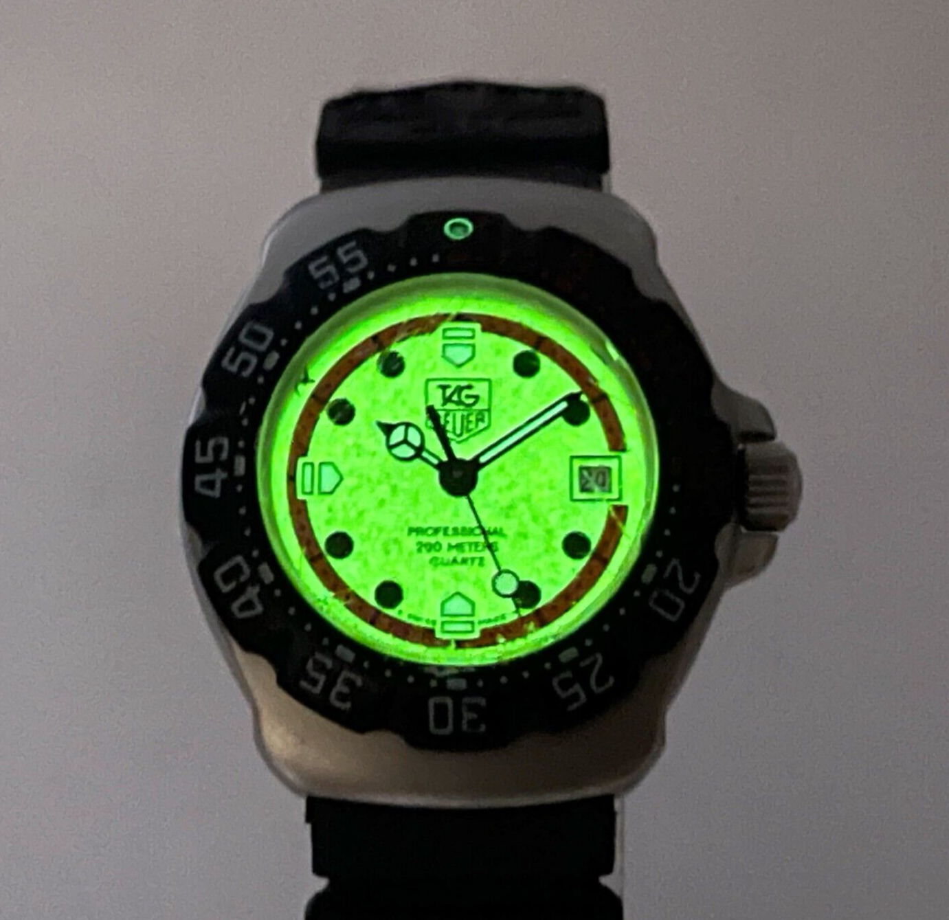 TAG Heuer Formula 1 Professional 200m Luminous dial 28mm Womens