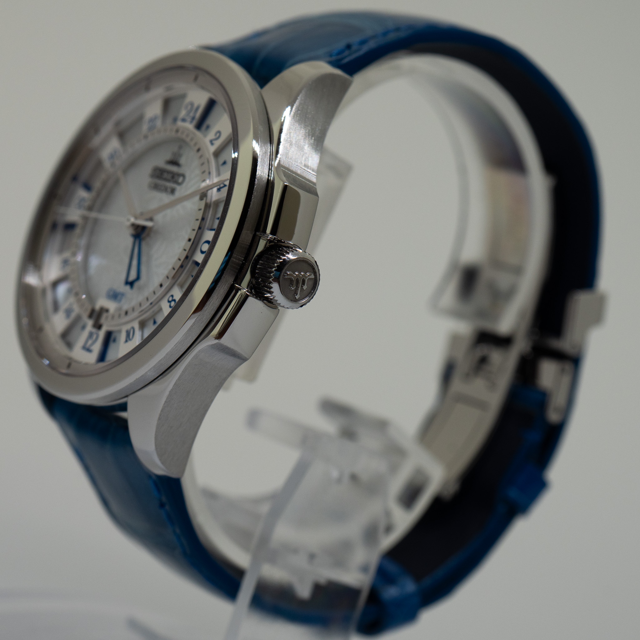Ruriページ WTS] Credor GCBZ999 GMT. An Etched Mother of Pearl Dial