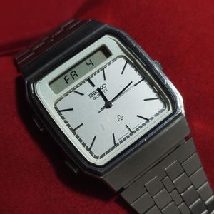 アンティーク! SEIKO SQ 8123-5270 メンズ　腕時計 WTS] Vintage Seiko SQ Quartz - 8123-5270 - Sunburst Navy
