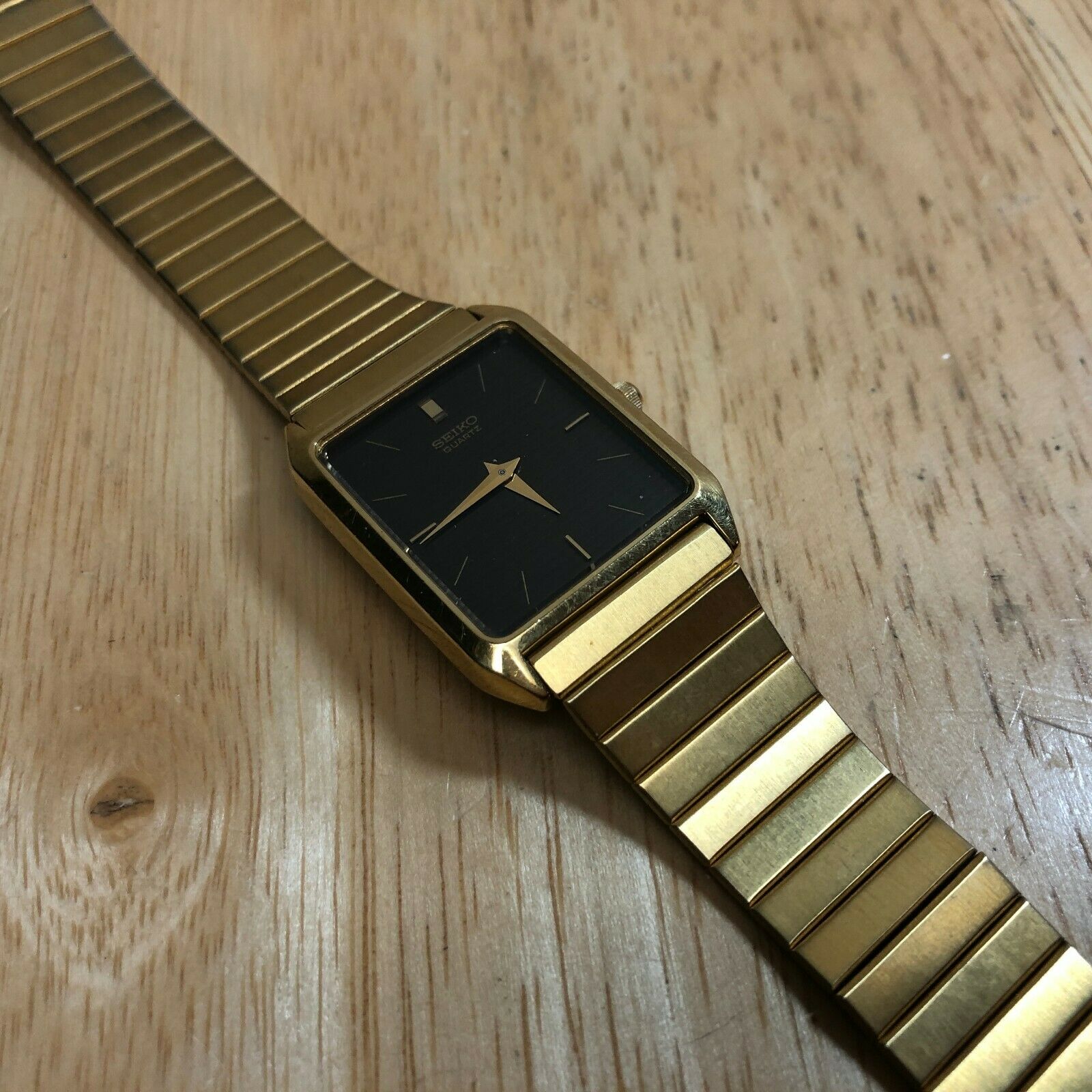 Vintage Seiko 5Y00-5000 Mens Gold Tone Rectangle Quartz Watch 