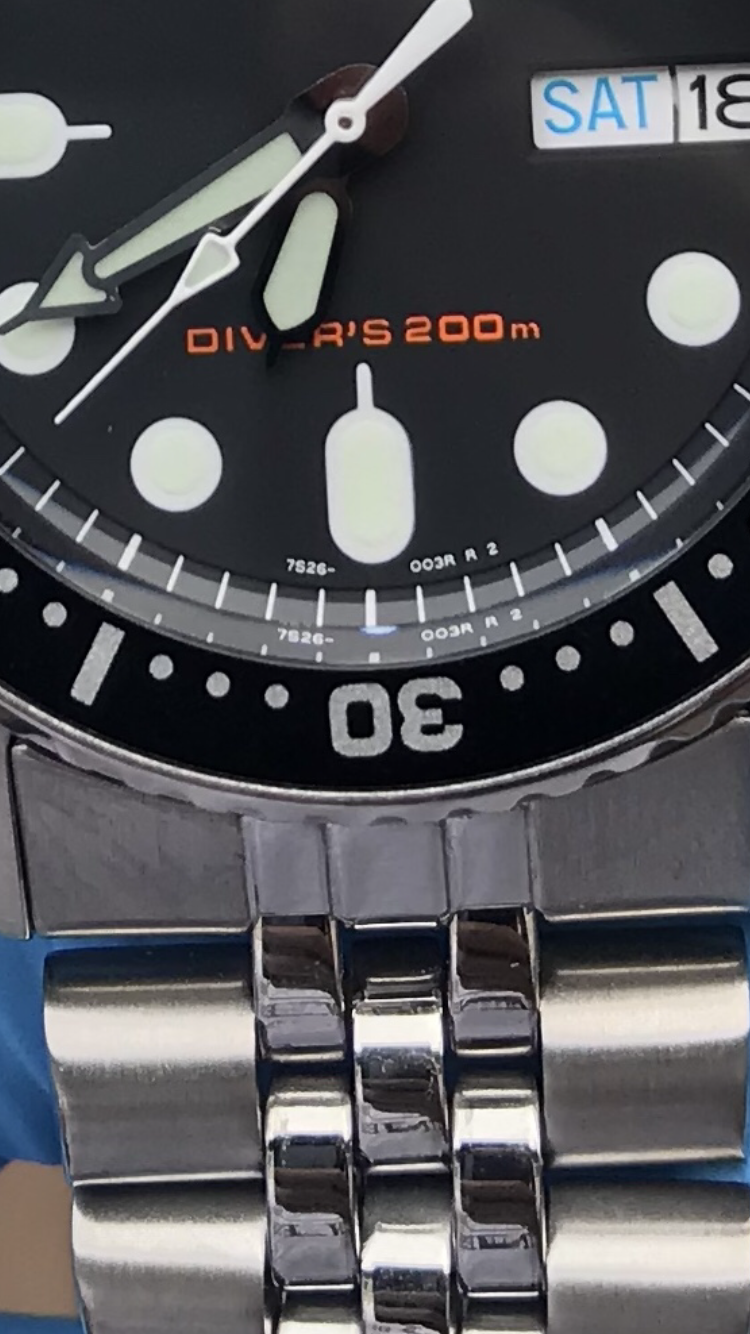 Seiko SKX013 Wrist Watch on OEM Jubilee Bracelet US Seller