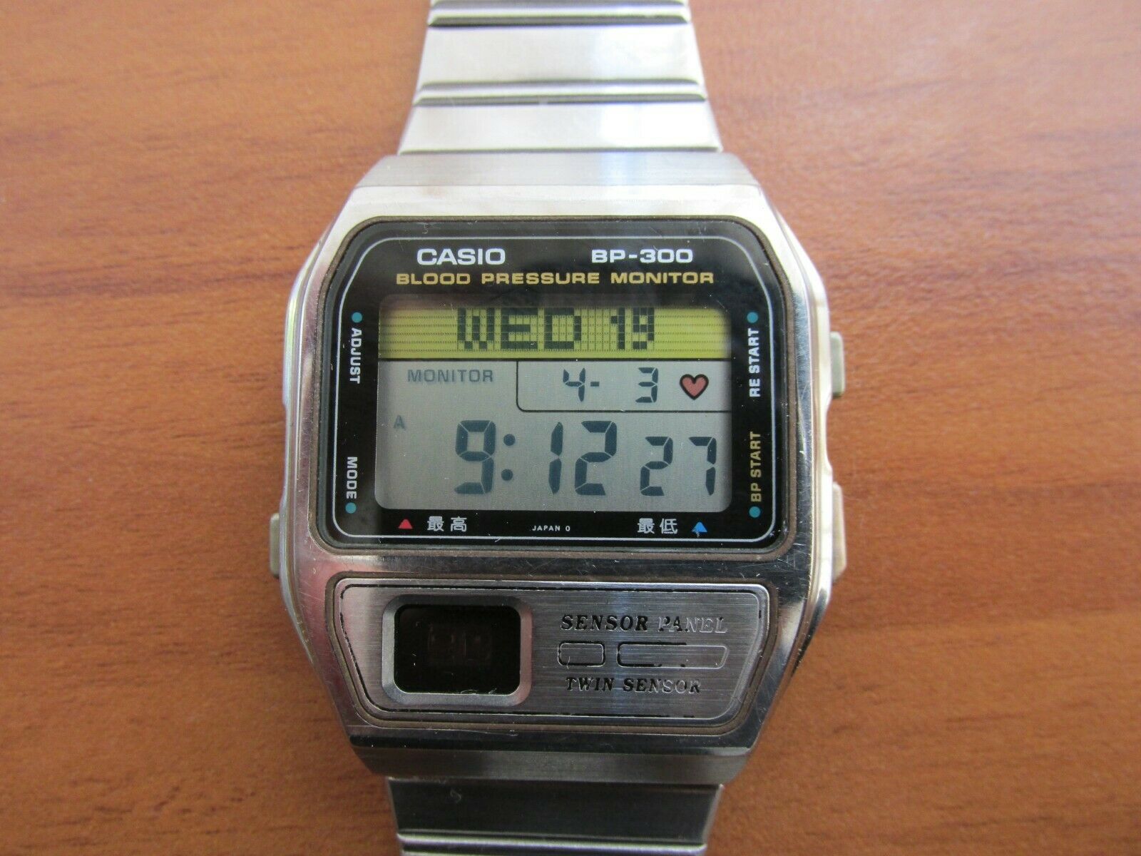 VINTAGE CASIO BP-300 BLOOD PRESSURE MONITOR TWIN SENSOR MADE