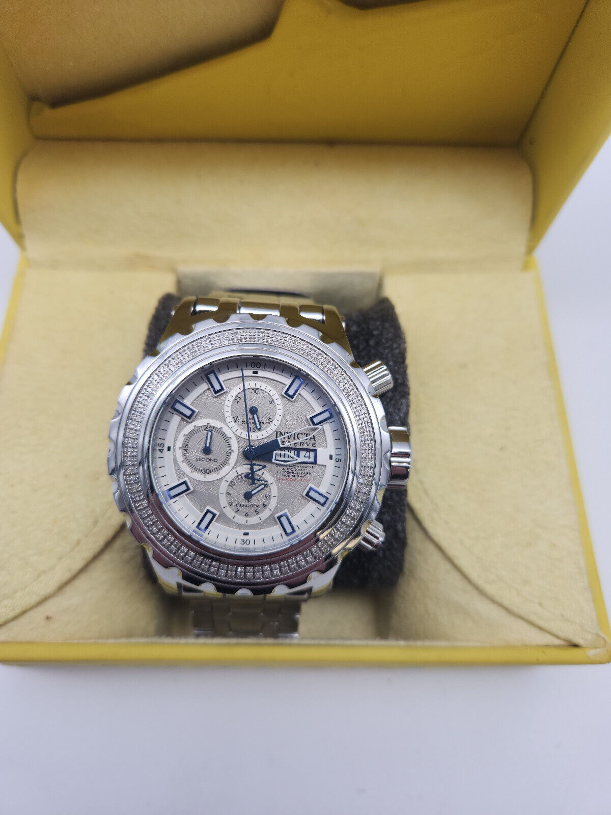 Invicta diamond bezel hot sale mens watch