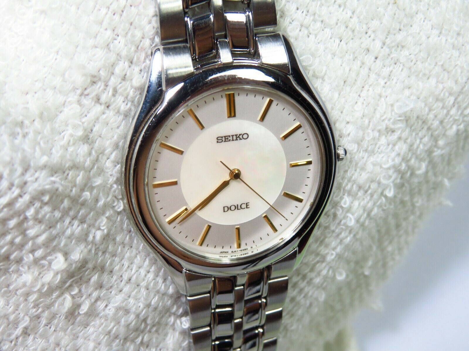 SEIKO DOLCE QUARTZ watch Made in Japan { 8J41 - 6030} Year 2005