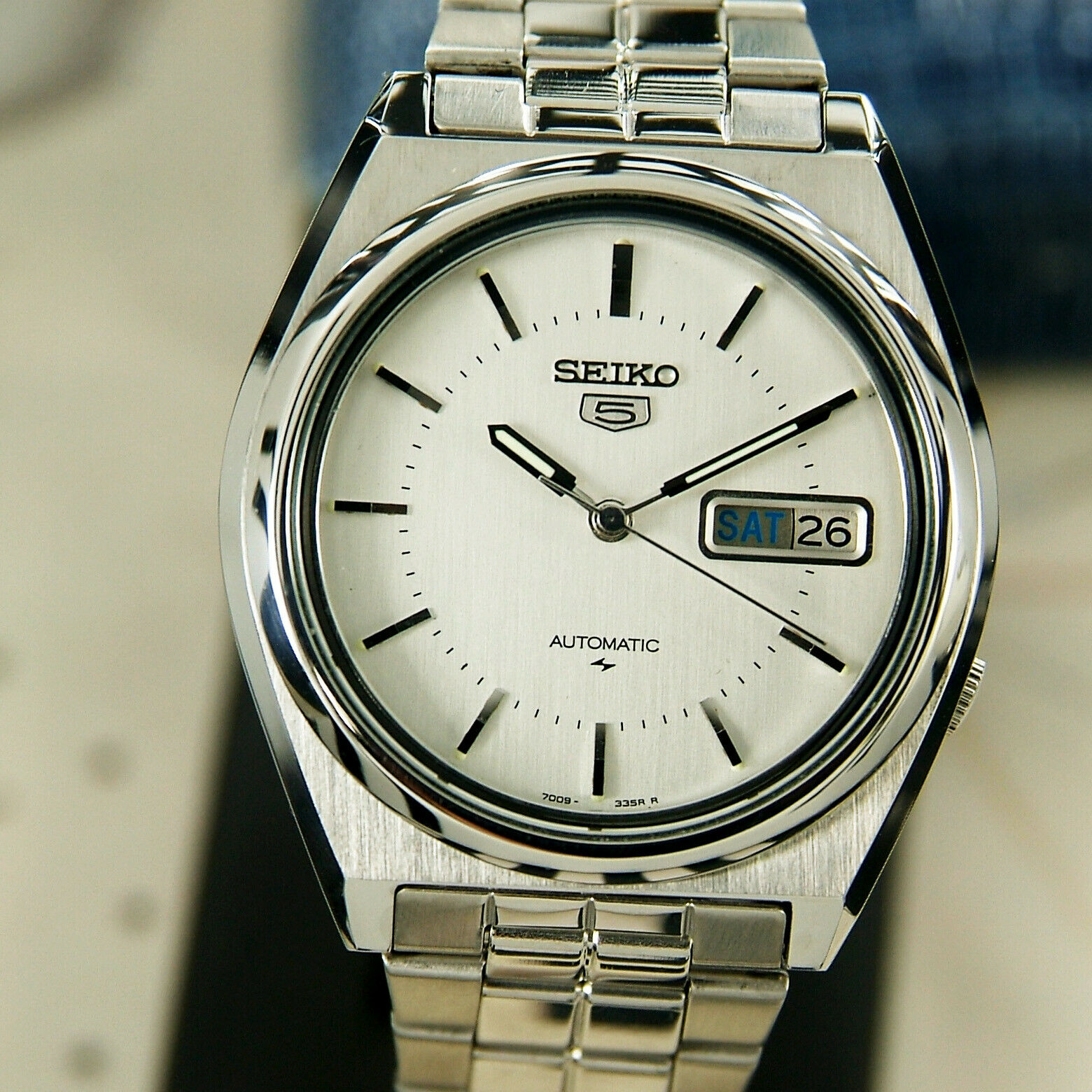 Vintage Seiko 5 Automatic 7009-8761 Men's Dress Watch | WatchCharts