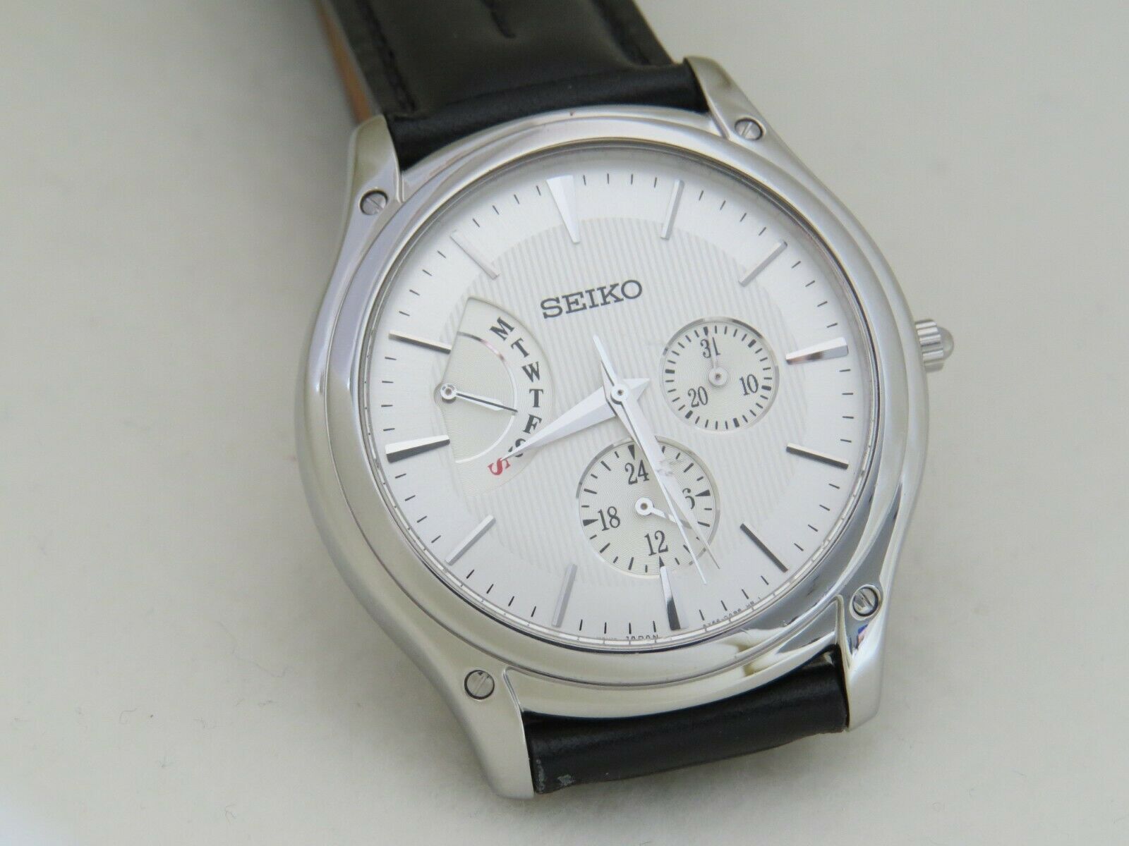 SEIKO 5Y66 0AB8 Mens St Steel Quartz Watch Running 5Y66