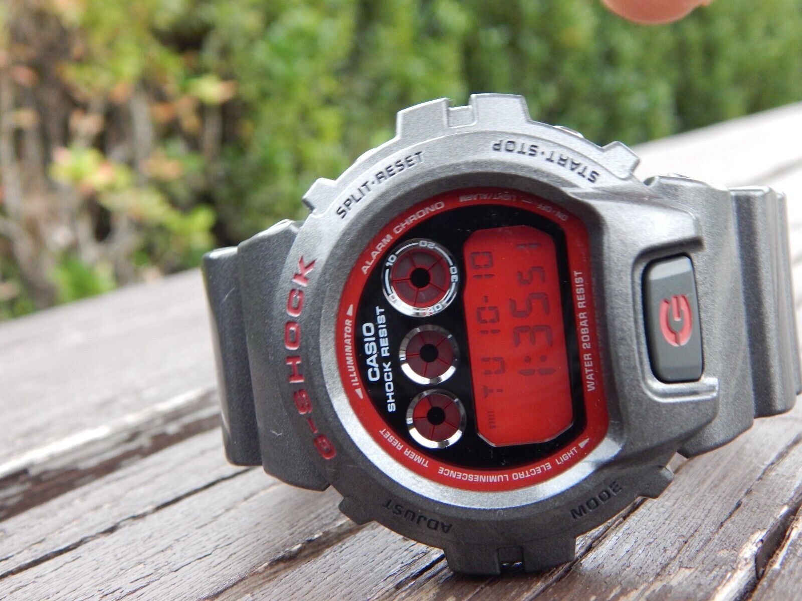 Vintage CASIO G-SHOCK DW-6900 module 3230 Grey / Red WRIST Vintage CASIO G-SHOCK DW-6900 module 3230 Grey / Red WRIST