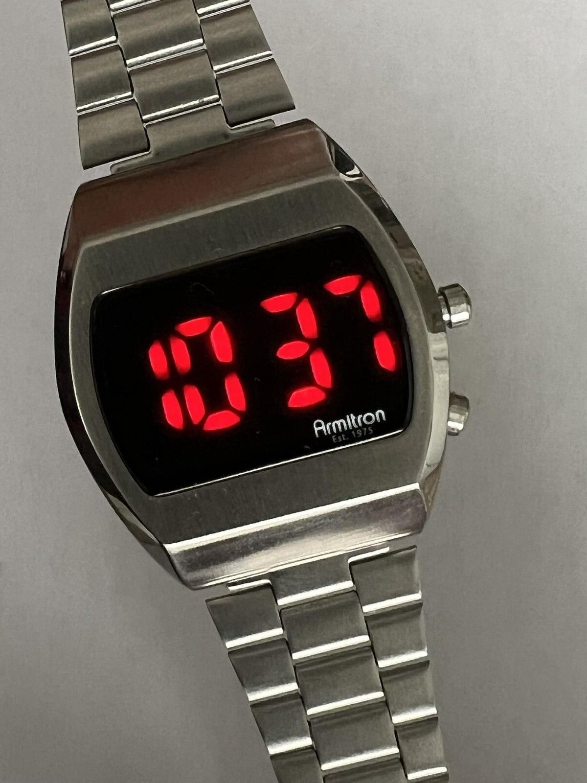 Armitron Griffy Retro Digital Bracelet 70s Re issue Watch Silver