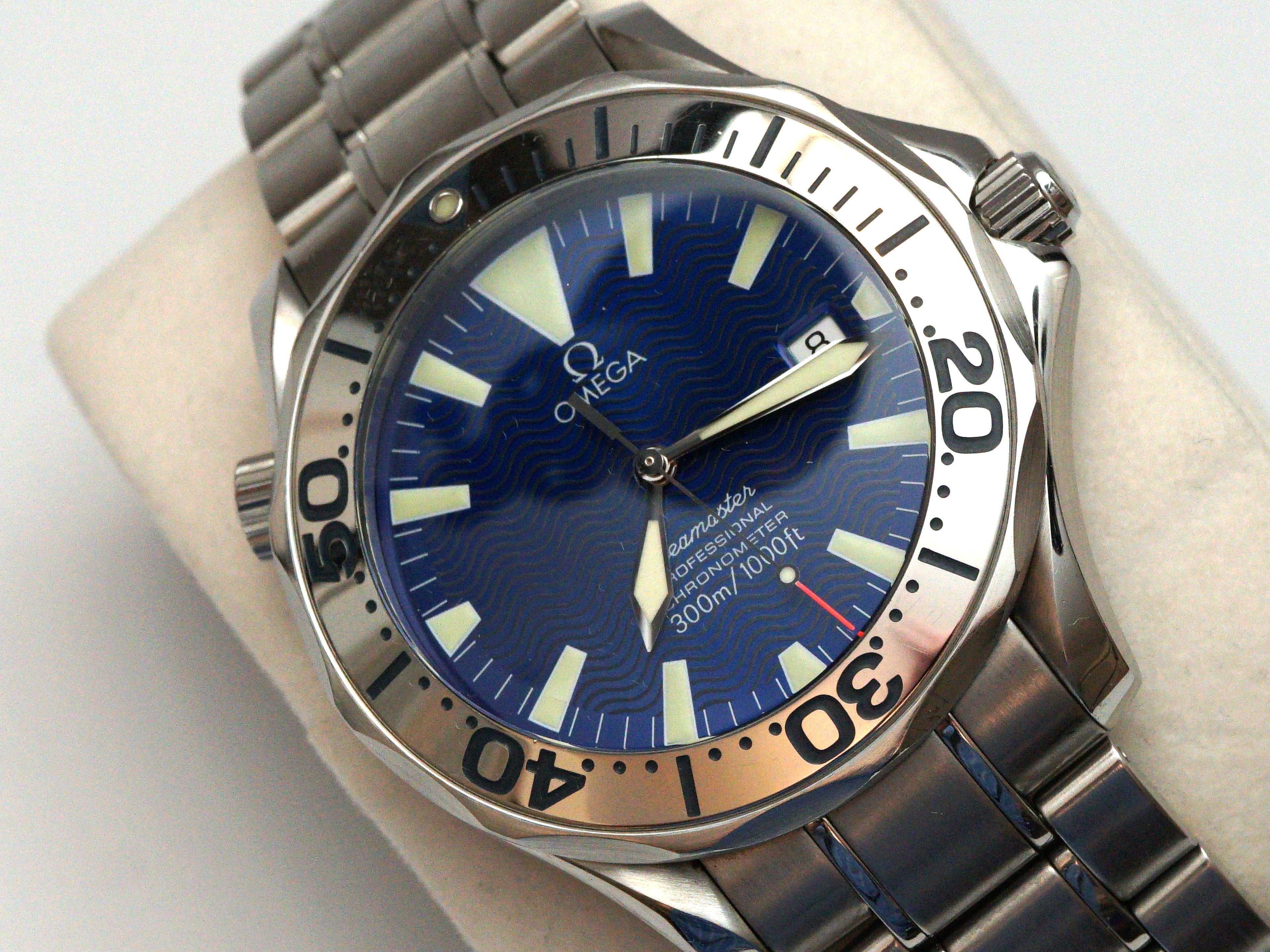 for-sale-omega-seamaster-diver-300m-automatic-2255-80-electric-blue