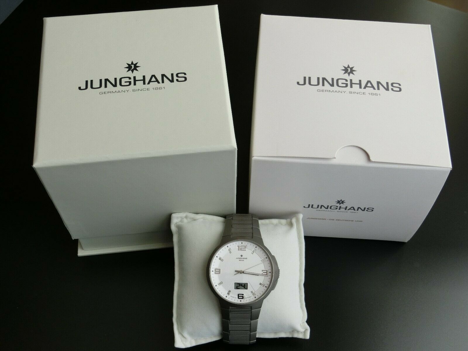 Junghans Voyager Mega Titanium Funkuhr Saphire Crystal Glas All