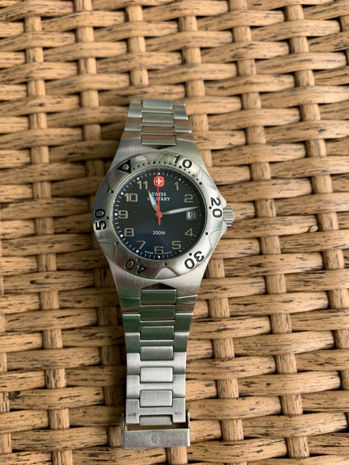 Wenger diver watch outlet 200m