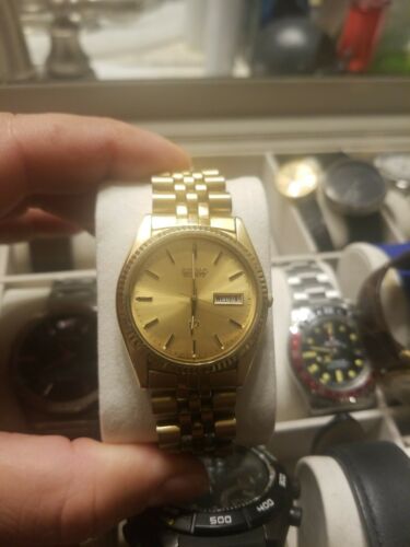Montre Seiko Quartz Day-Date Ref. 5Y23-6120 Plaquée Or - État Near Mint, Années 1990