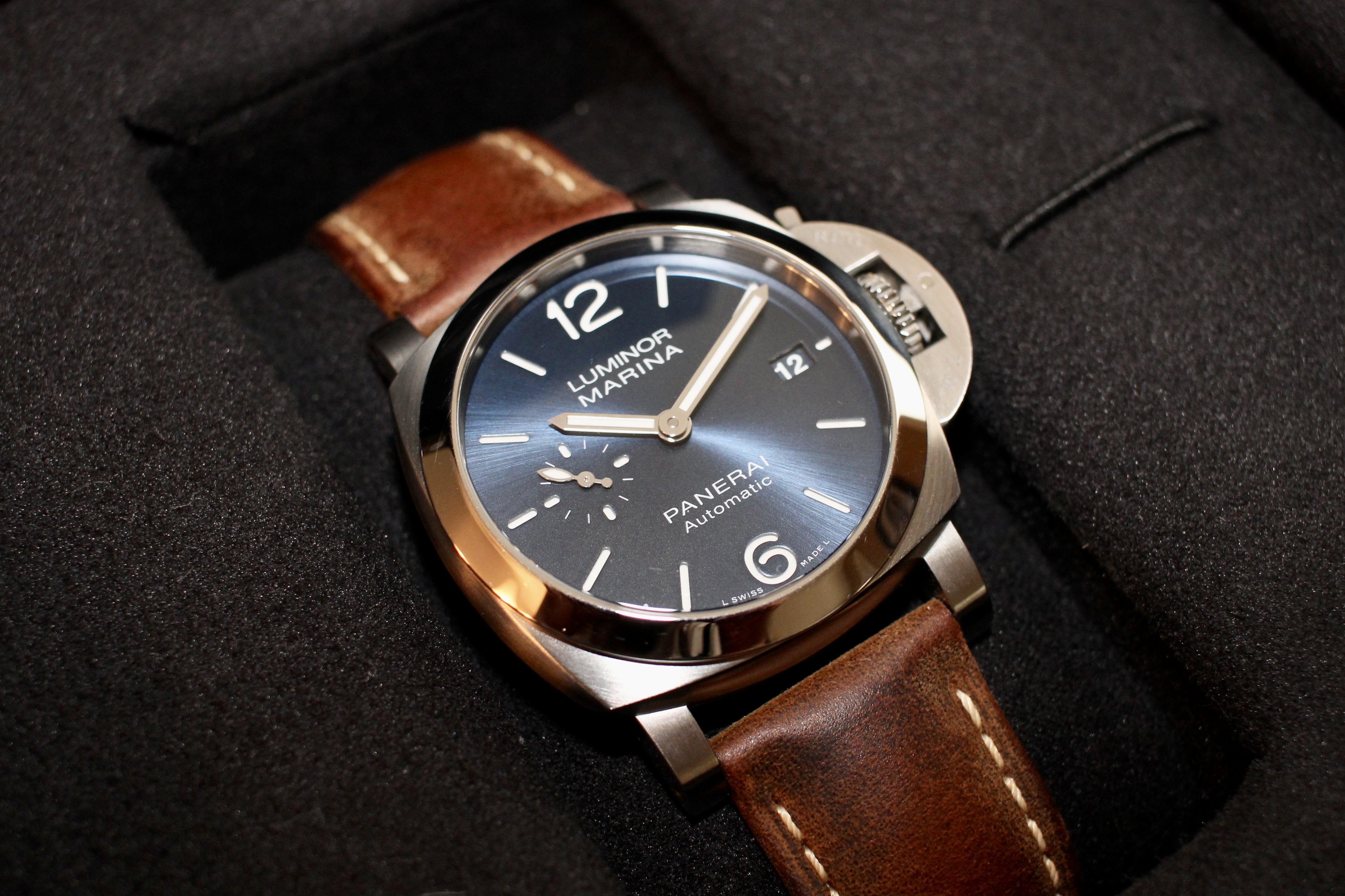 6 100 USD Panerai Luminor Quaranta 40mm PAM01270 Blue