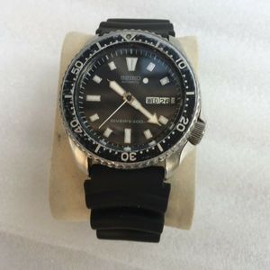 Seiko rare SKX 399 automatic diver w/applied squarish shaped lumed hour  markers | WatchCharts