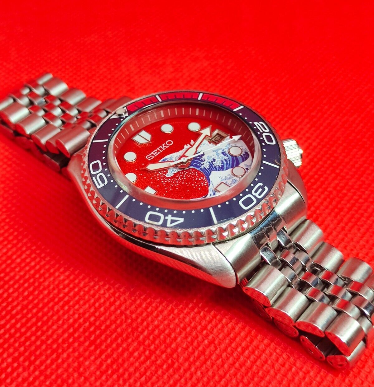 PRE OWNED SEIKO DIVER 7002-7000 GODZILLA RED AUTOMATIC MENS WATCH