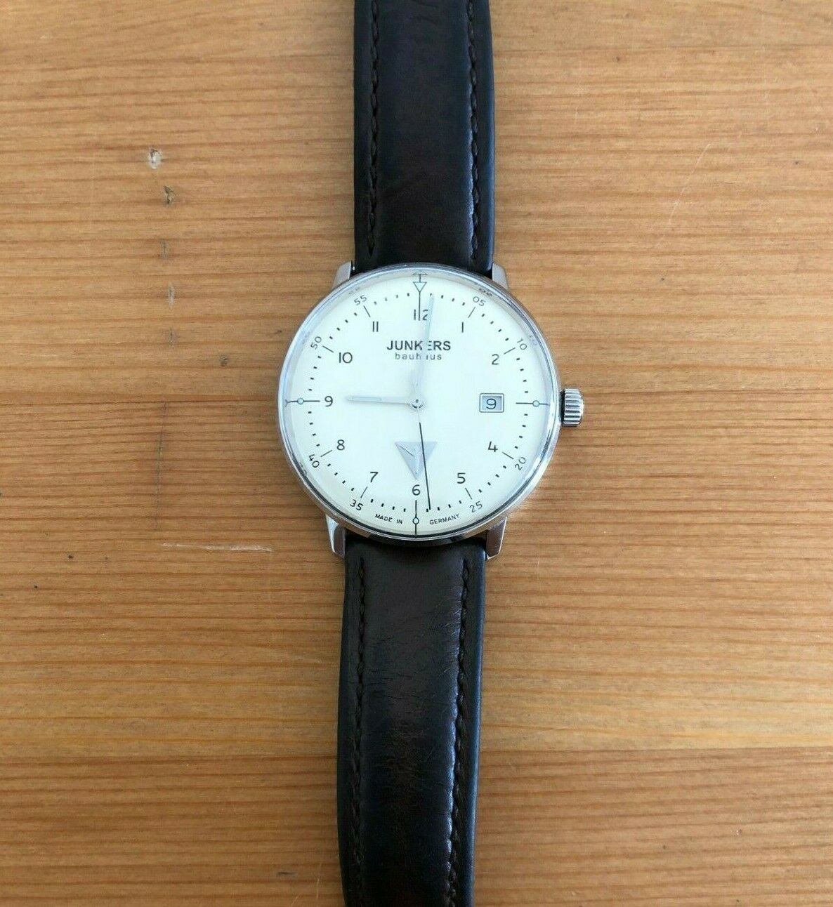 Junkers Herrenuhr Quarz 6046-5 Junkers Bauhaus 39mm | WatchCharts