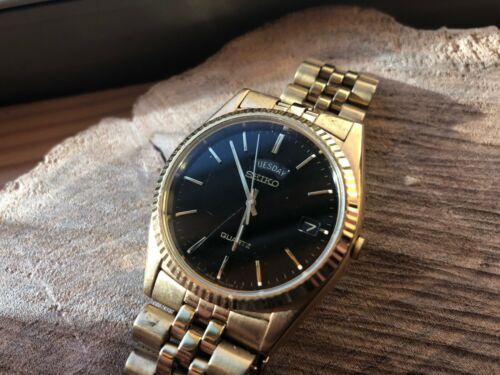 Seiko 7N43 8111 Gold Tone Watch Black Face Day Date Presidential