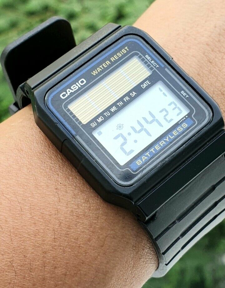 CASIO FB-52W ソーラー電子時計 稀少 ほぼ新品 CASIO FB-52W ソーラー電子時計 稀少 ほぼ新品