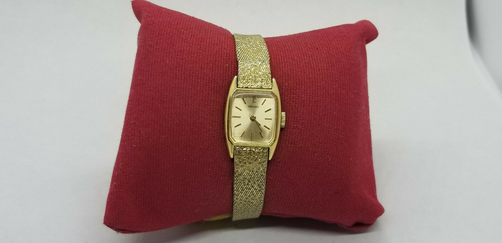 SEIKO 1104 3439 LADIES GOLD TONE CASE 17 JEWELS WATCH RUNNING