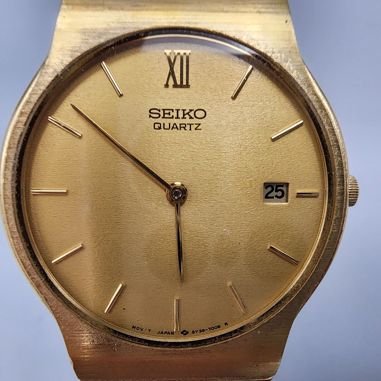Vintage Seiko Watch Men Gold Tone Gold Dial Date Round 32mm Vintage Seiko Watch Men Gold Tone Gold Dial Date Round 32mm